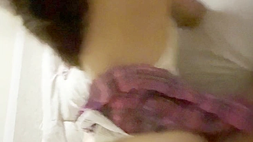 Vadia Latina MILF de Peitos Falsos em Garganta Profunda e Espeto