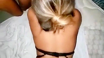 Orgia Caseira de MILFs Swingueiras com Corno e Gangbang Amador