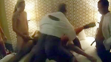 Orgia de Gangbang com Esposa MILF Interracial e Swingers