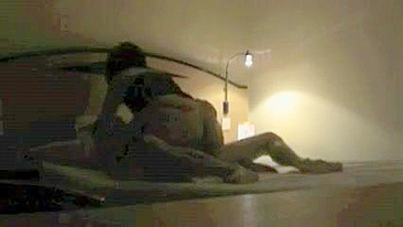 Suruba universitária com chinesinha magrinha e dois caras brancos amadores