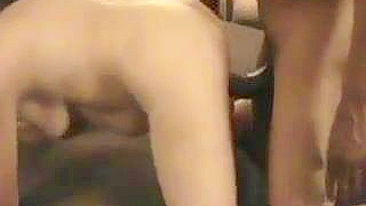 Esposa Peituda Insaciável em Gangbang Interracial a Três
