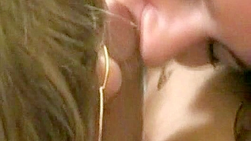 MILF Casada e Novinha em Ménage Quente com Casal Swing