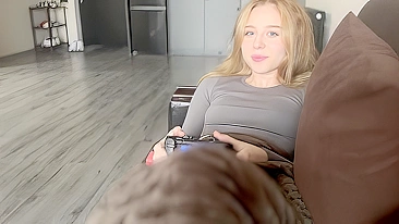 Assisti Pornô com Minha Prima e Gozei na Boca Quentinha Dela