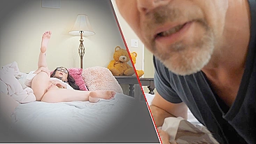 Pai instala câmera espiã no quarto da filha pra ver ela se masturbando