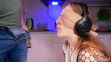 TÔ PUTA, meu irmão mentiu! Chupei o pau dele no Natal em vez de presente!