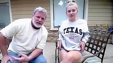 Filha Linda Agrada Pai Após Janta com Peitos e Buceta