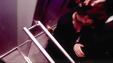 Chupada e foda safada no provador do shopping!