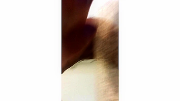 Morena Incrível com Corpo Bronzeado Pelada Provocando na Câmera