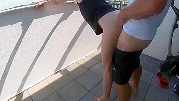 Casal Amador Transa na Varanda pra Vizinhos Curtirem o Show