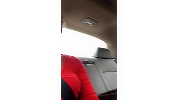 Milf Loira Gostosa com Buceta Raspada Nua no Carro