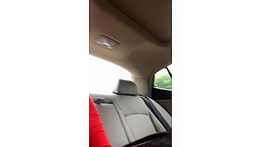 Milf Loira Gostosa com Buceta Raspada Nua no Carro