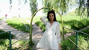 Boquete incrível de deusa morena no parque verdinho