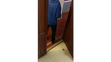 Amadora Pervertida Mostra Corpo Nu pro Entregador na Porta