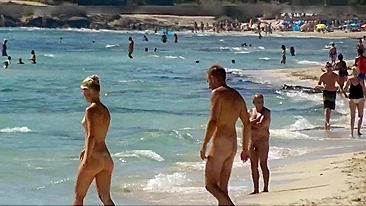 Nudistas Gostosas Espiadas por Voyeur Tarado na Praia Espanhola