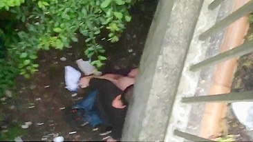 Casal Safado Mandando Nudes Debaixo da Ponte Quente