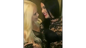 Morena Incrível Mostrando o Cuzinho Safado na Festa Animada!