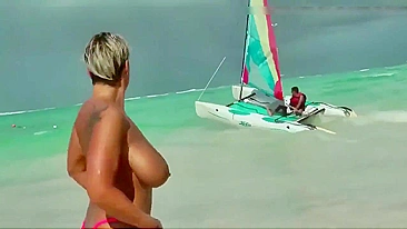 Uau! Peitões incríveis em vídeo amador voyeur de praia real!