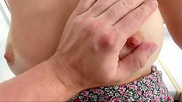 Transa apaixonada com esposa linda na varanda incrível