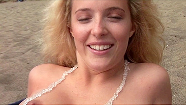 Loira Pelada Sensacional Filmada na Praia