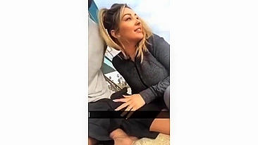 Loira Fazendo Boquete Escondido na Praia