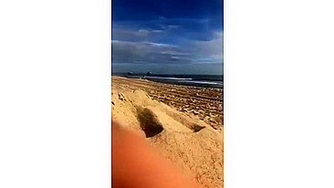 Loira Fazendo Boquete Escondido na Praia