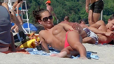 Gatas Lindas Topless Espionadas na Praia