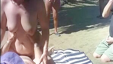 Sexo na Praia Francesa: Esposa Gostosa Fode com Estranhos