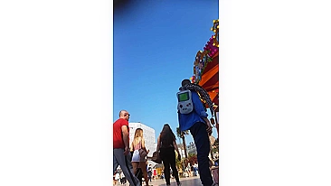 Câmera Escondida em Lugar Público Filma Bunda Sexy sob Saia Curta