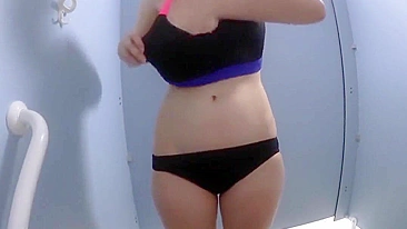 Casal Amador Transando Escondido no Vestiário da Piscina Pública