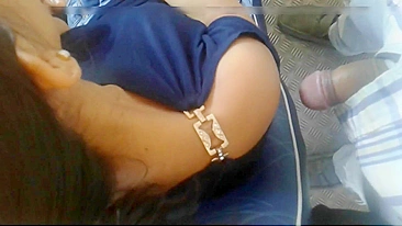 Cara Mostrando o Pau no Transporte e Encostando na Mulher