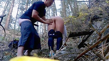 Sexo Amador Apaixonado ao Ar Livre com Dois Casais Jovens Felizes