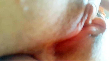 Madura deslumbrante filma e leva no cu em vídeo safado