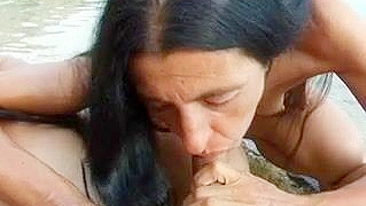 Sexo na Praia: Casal Maduro Amador com Boquete Oral