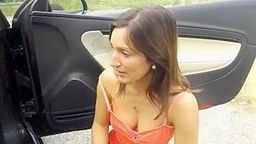 Esposa Pega Chupando Pau e Levando Gozada na Estrada Pública