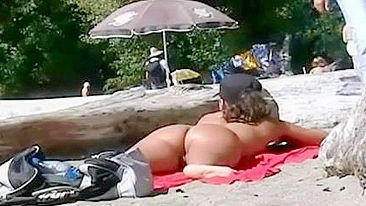 Bunda fabulosa nua na praia