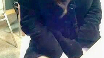 Garota Linda e Tarada com Peitos Grandes Mostra Tudo na Biblioteca