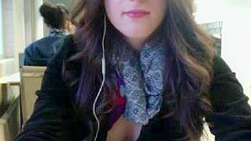 Garota Linda e Tarada com Peitos Grandes Mostra Tudo na Biblioteca