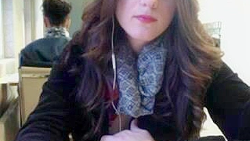 Garota Linda e Tarada com Peitos Grandes Mostra Tudo na Biblioteca