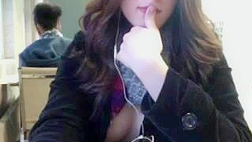 Garota Linda e Tarada com Peitos Grandes Mostra Tudo na Biblioteca