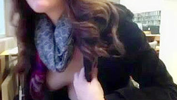 Garota Linda e Tarada com Peitos Grandes Mostra Tudo na Biblioteca