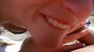 Boquete Quente na Praia com Público Assistindo!