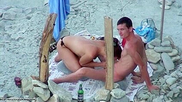 Libere Seu Voyeur Interior pra uma Foda Quente na Praia!