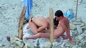 Libere Seu Voyeur Interior pra uma Foda Quente na Praia!