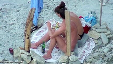 Libere Seu Voyeur Interior pra uma Foda Quente na Praia!