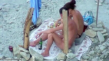 Libere Seu Voyeur Interior pra uma Foda Quente na Praia!