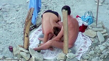 Libere Seu Voyeur Interior pra uma Foda Quente na Praia!