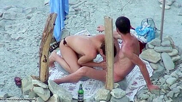 Libere Seu Voyeur Interior pra uma Foda Quente na Praia!