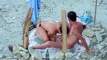 Libere Seu Voyeur Interior pra uma Foda Quente na Praia!