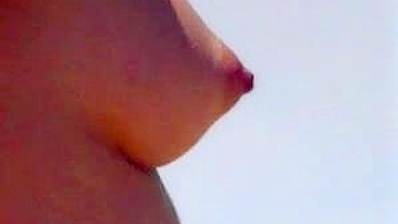 Mulher Nudista em Ibiza com Peitos Perfeitos e Empinados