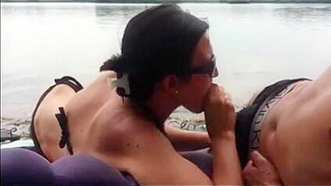 Esposa Madura Safada Curtindo Boquete na Praia!